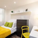 Cityscape Budget Apartments Omega