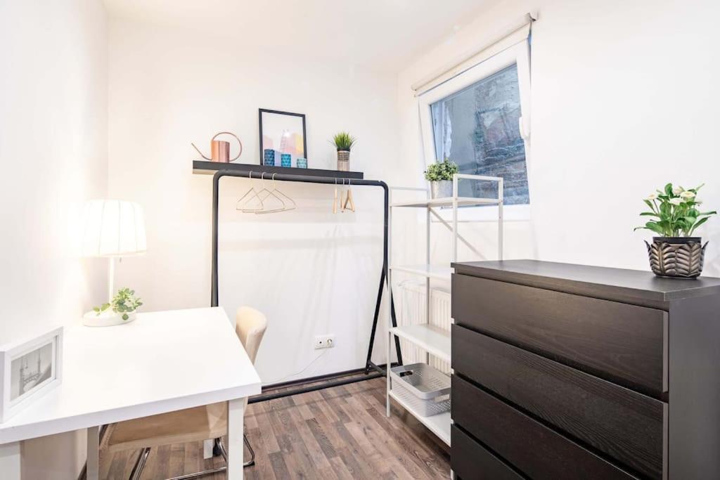 Apartment Cityscape Budget Omega *