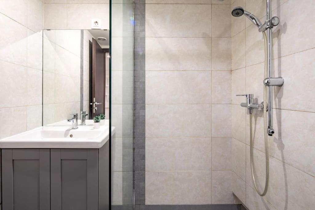 Cityscape Budget Omega Apartment *